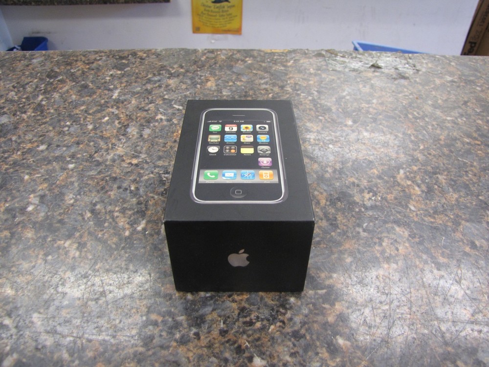 Apple 1st Generation iPhone 2G 8GB MA712LL/A A1203 in box – Mint Condition