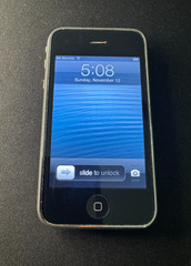 Apple iPhone 3GS – 16 GB – Black (Unlocked)