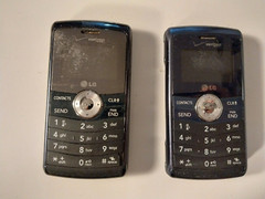Lot of 2 EnV3 Phones Blue LG-VX9200 Doesn’t Charge For Parts