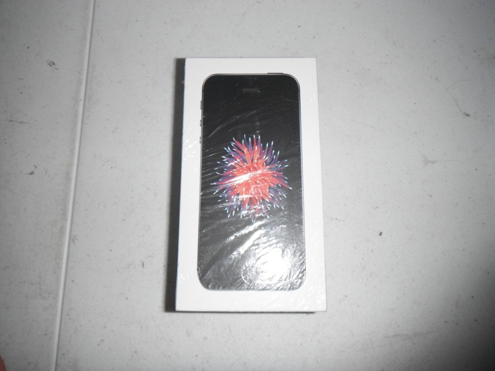 Apple iPhone SE – 32 GB – Space Gray (Factory Unlocked)