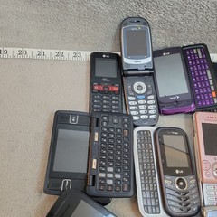 Lot of 20 Vintage Cell Phones Blackberry LG HTC Sony Ericsson Parts Untested