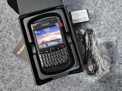 BlackBerry Bold 9900 – 8GB 3G Black / White (Unlocked) Smartphone Free Shipping
