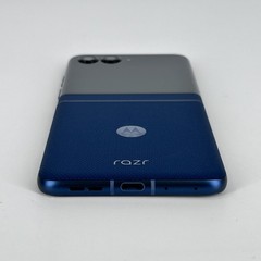Motorola Razr (2025) Gibraltar Sea 256GB – TracFone Locked – Very Good Condition