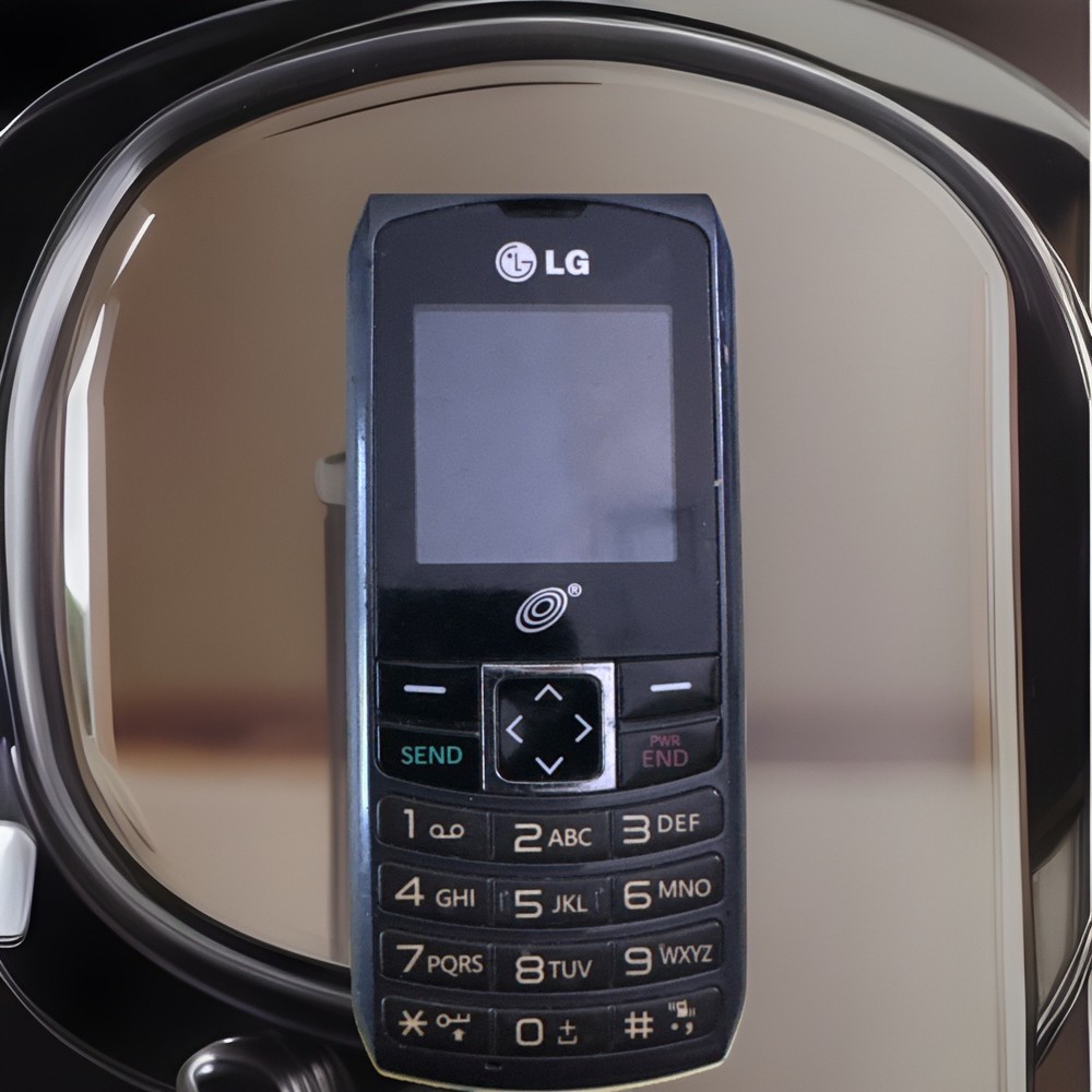 LG Cellular Wireless M#320G / 320GB -Gray and Silver ( TracFone ) Cellular