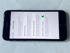 UNLOCKED Apple iPhone SE 2nd Gen 64GB Black 4G LTE 97% BT Smart Phone *A GRADE*