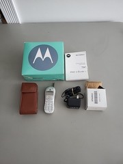 Motorola V series V120e / V 120E – Original Box,Owners Manual, Wall Charger,Case