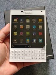 BlackBerry Passport Q30 White 32GB Facroty UNLOCKED Keyboard Smartphone