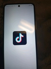 INFINIX HOT 20 6/128GB- Pantalla IPS de 6.82″ con 90Hz- TikTok Incluido