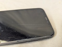 Apple iPhone 11 – 128 GB – Black (Unlocked) Hairline Screen Cr@ck