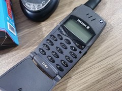 Ericsson T28 – 0.5 MB – Black (Unlocked) 2G GSM mobile phone english language