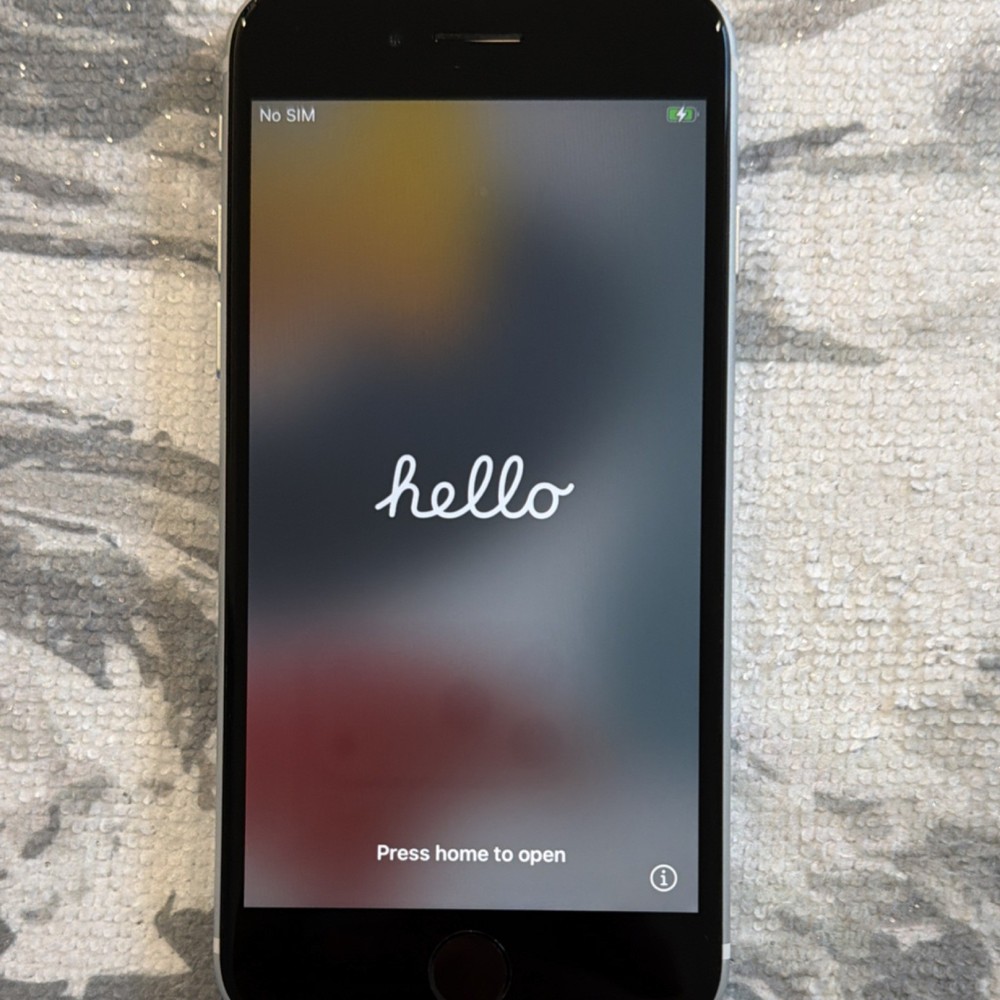 Apple iPhone SE A2275 White Wi-Fi Bluetooth Front Camera Smartphone