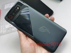 ASUS ROG Phone 7 – 256GB/512GB – Phantom Black/Storm White (Unlocked) Smartphone