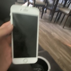 Apple iPhone7 Silver 12MP Camera 2GB RAM 4.7in Screen Bluetooth Wi-Fi NFC