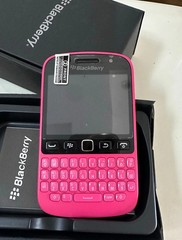 BlackBerry 9720 3G WIFI Black/Pink 5MP Camera FM Radio GPS Cellphone Unlocked