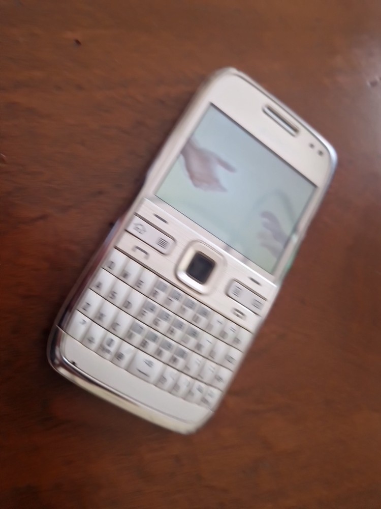 Nokia E72 White WORKING CELL PHONE WITH CHARGER