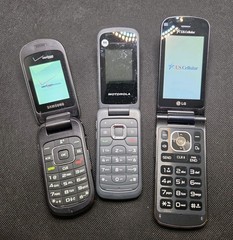 Lot of 3 LG UN530 Motorola WX345 Samsung Gusto 2 SCH-U365 Flip Cell Phones AS IS