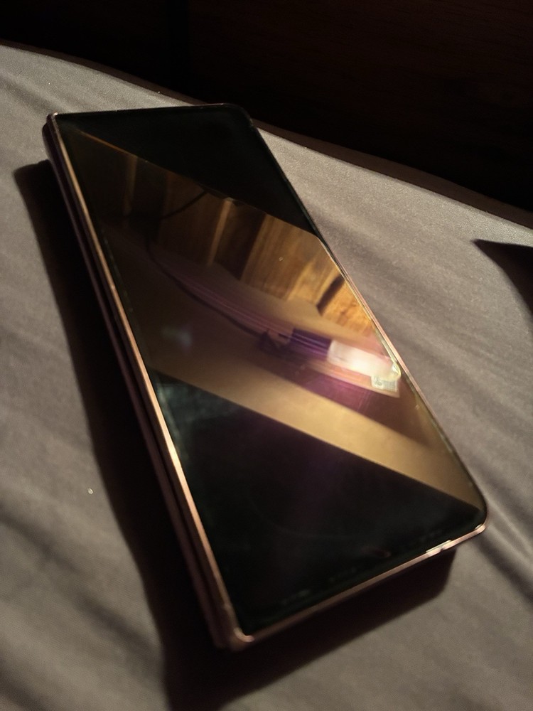 Samsung Galaxy Z Fold4 – FOR PARTS – Inner Screen Broken, Outer Screen Working