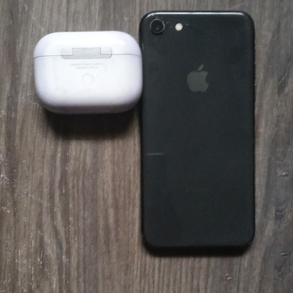 Apple iPhone 8 With apple airpods pro 2nd gen
