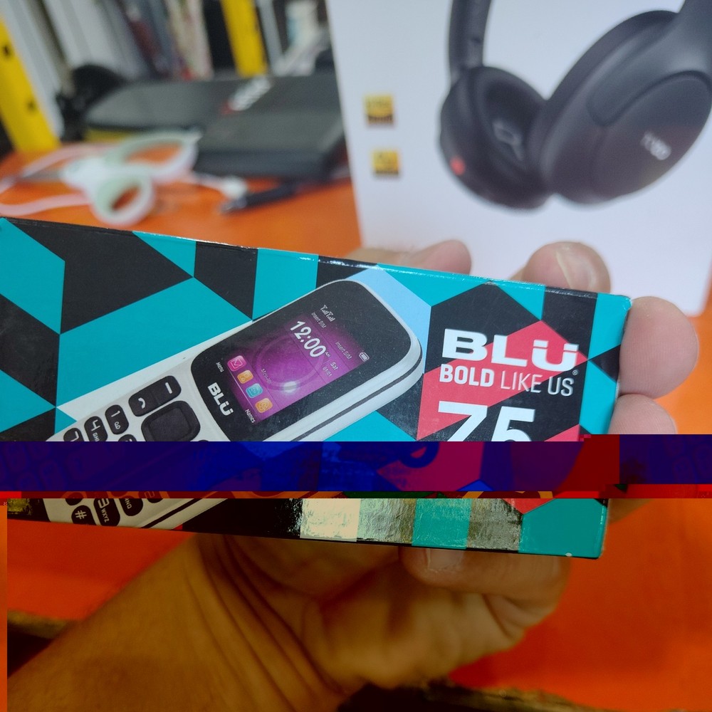 BLU Z5 Z214 GSM Dual Sim 32MB – Black – FM Radio built in – Bluetooth lot of 3