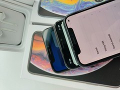 Apple iPhone XS 64/256GB Unlocked Resealed With Accessories Random Color