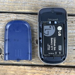 LG VX8360 Verizon V CAST Flip Phone Tested Powers On Read