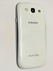 Samsung Galaxy S3 III Phone Powers ON PARTS ONLY