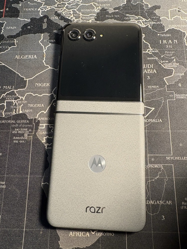Moto Razr 2024 Total Wireless/StraightTalk XT2453 256GB 5G 6.9″ 5G Koala Gray