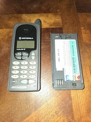 Motorola Profile 300 CellSTAR Cell Phone with Ni Cd Battery and Antenna