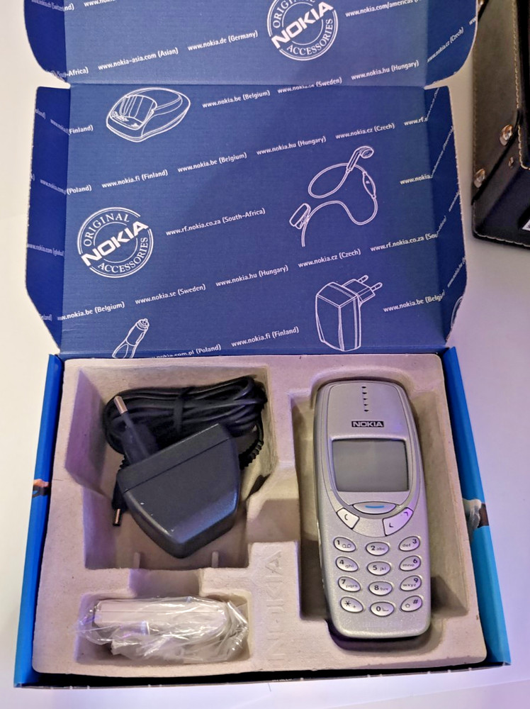 Nokia 3310 in original box – complete – ruined
