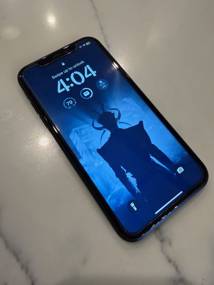 Apple iPhone XR 128GB Black Unlocked MT362LL/A w/ Box & New Accessories – Great!