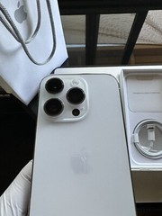 FACTORY UNLOCKED Apple iPhone 14 Pro – 256GB – Silver INCLUDES FREE ITEMS