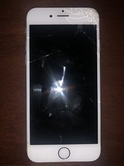Apple iPhone 8 – 64GB – Silver (Verizon) A1863 (CDMA + GSM)