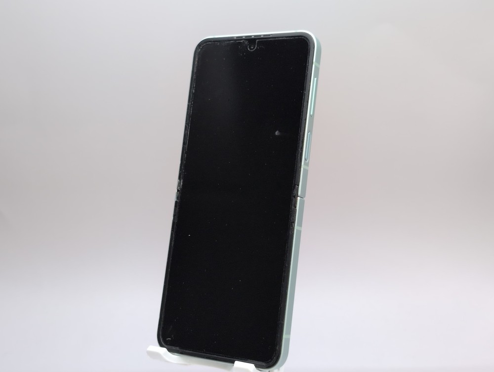 Samsung Galaxy Z Flip6 SM-F741U Mint For Parts Only W086797