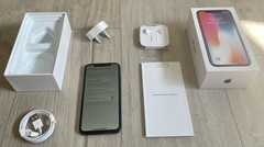 NEW Apple iPhone X (iPhone 10) 64GB 256GB Unlocked smartphone in re-SEALED BOX