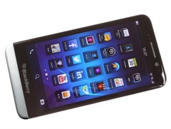 BlackBerry Z30 5.0″ 8MP 16GB 2GB RAM BlackBerry OS GSM / HSPA / LTE