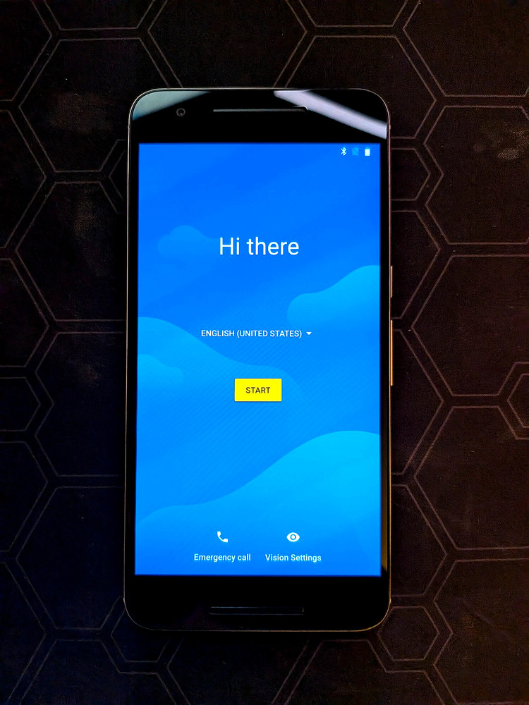 Google Nexus 6P – 32 GB – Aluminum (Unlocked) w/ charging stand