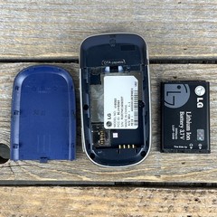 LG VX8360 Verizon V CAST Flip Phone Tested Powers On Read