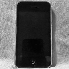 Apple iPhone – 16 GB – Black