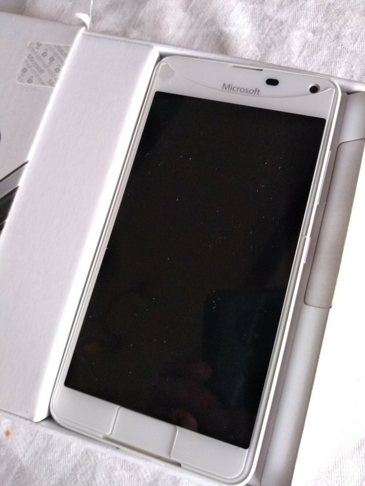 Microsoft Lumia 650 – White Smartphone – 16GB Internal Memory