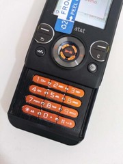 (Unlocked) Sony Ericsson Walkman W580i – 2G Cellular Phone Good for collector
