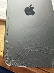 Apple iPhone 15 128GB Black 5G 6.1in 48MP iOS MTLV3LL/A Cracked Back