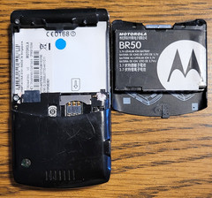 Motorola RAZR V3 – Black ( Unlocked ) Very Rare International GSM Flip Phone