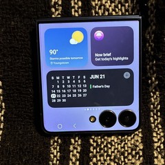 Samsung Galaxy Z Flip 7 – 256 GB – Jetblack Please Read – Financed