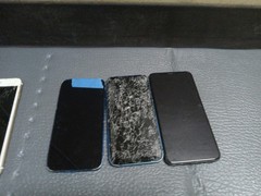 Apple iPhones Mix Lot Of 32 . Not Working Samsung Watch…Not Working As Is