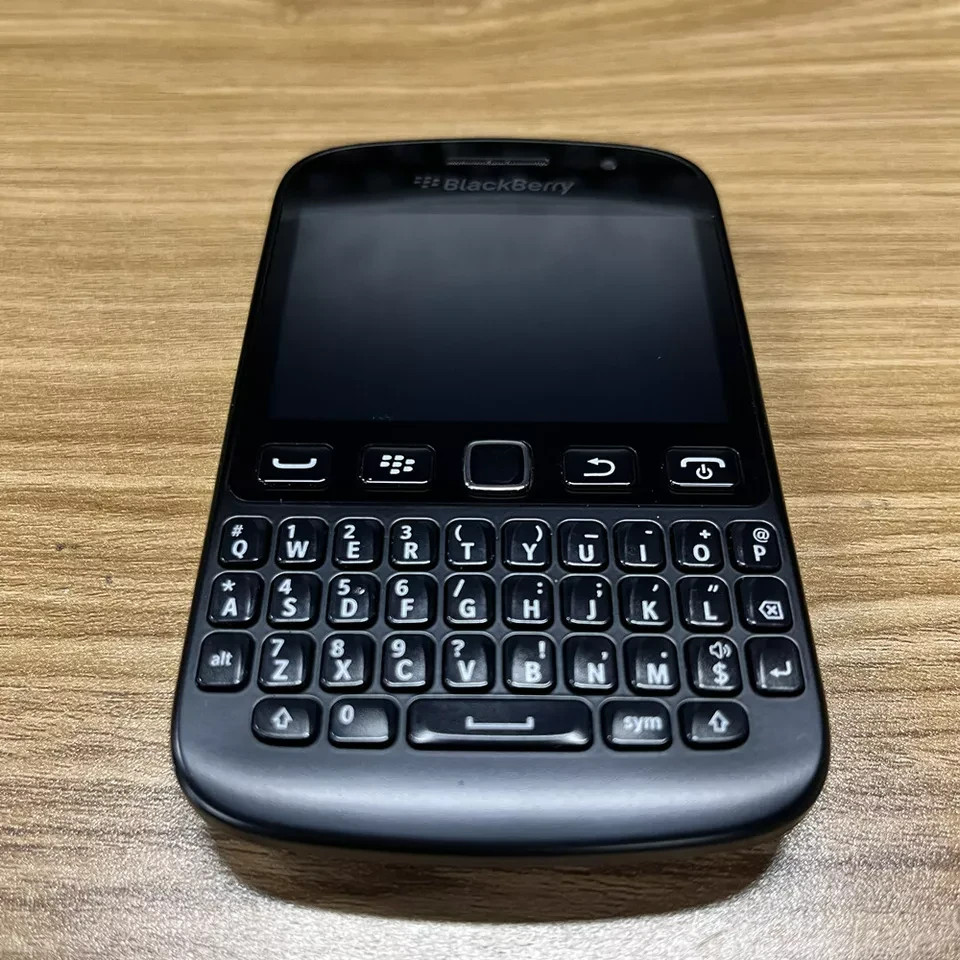 BlackBerry 9720 3G WIFI Black/Pink 5MP Camera FM Radio GPS Cellphone Unlocked