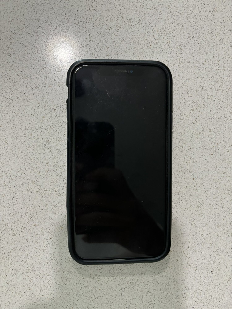 Apple iPhone X – 256GB – Space Gray (Unlocked) A1865 (CDMA + GSM)