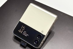 FULL Unlocked Samsung Galaxy Z Flip3 5G SM-F711B 128G Smartphone OPEN BOX CREAM