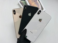 Apple iPhone XS Max – 64 / 256 GB – (Unlocked) Smart phone very good condition