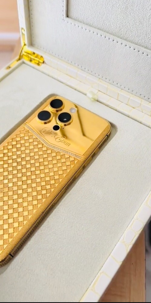 CUSTOM 24k Gold Apple iPhone 17 Pro Max Rom Majesty Design Encrusted Diamond 1TB