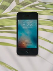 90%N ew Original Apple iPhone 4/4s 8/16/32/64GB Fully UNLOCKED Black/White GOOD